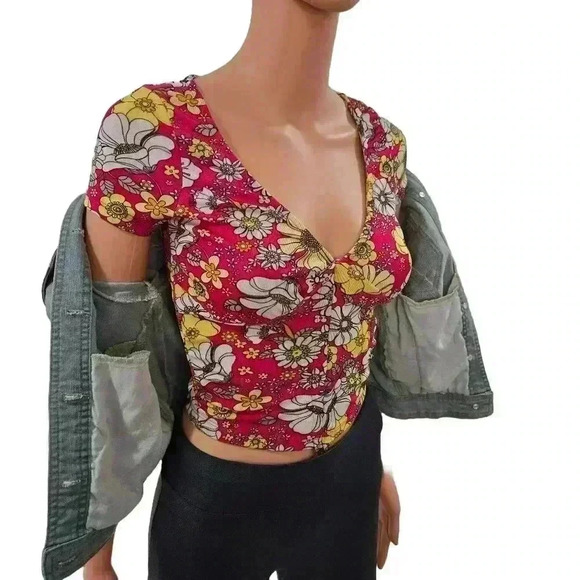 Light Wash Cropped Denim Jacket with Distressed Details- New - Picture 8 of 9